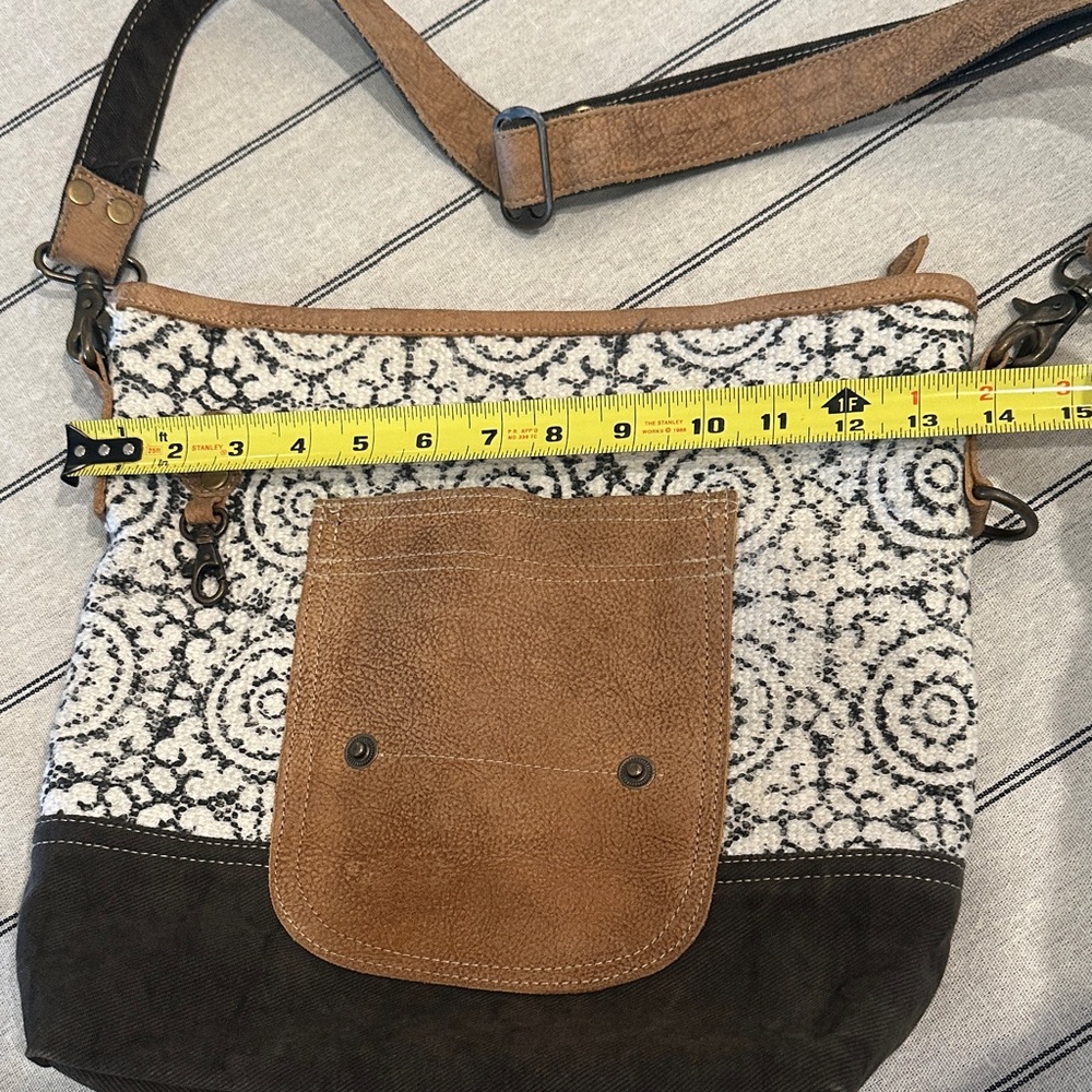 Stylish Brown & Cream Patterned Crossbody Tote - Picture 11 of 16